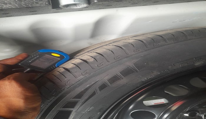 2022 Maruti BREZZA ZXI + SMART HYBRID, Petrol, Manual, 40,513 km, tyre
