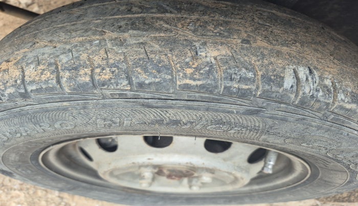 2014 Hyundai Eon ERA +, Petrol, Manual, 46,196 km, tyre