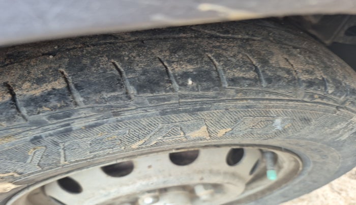 2014 Hyundai Eon ERA +, Petrol, Manual, 46,196 km, tyre