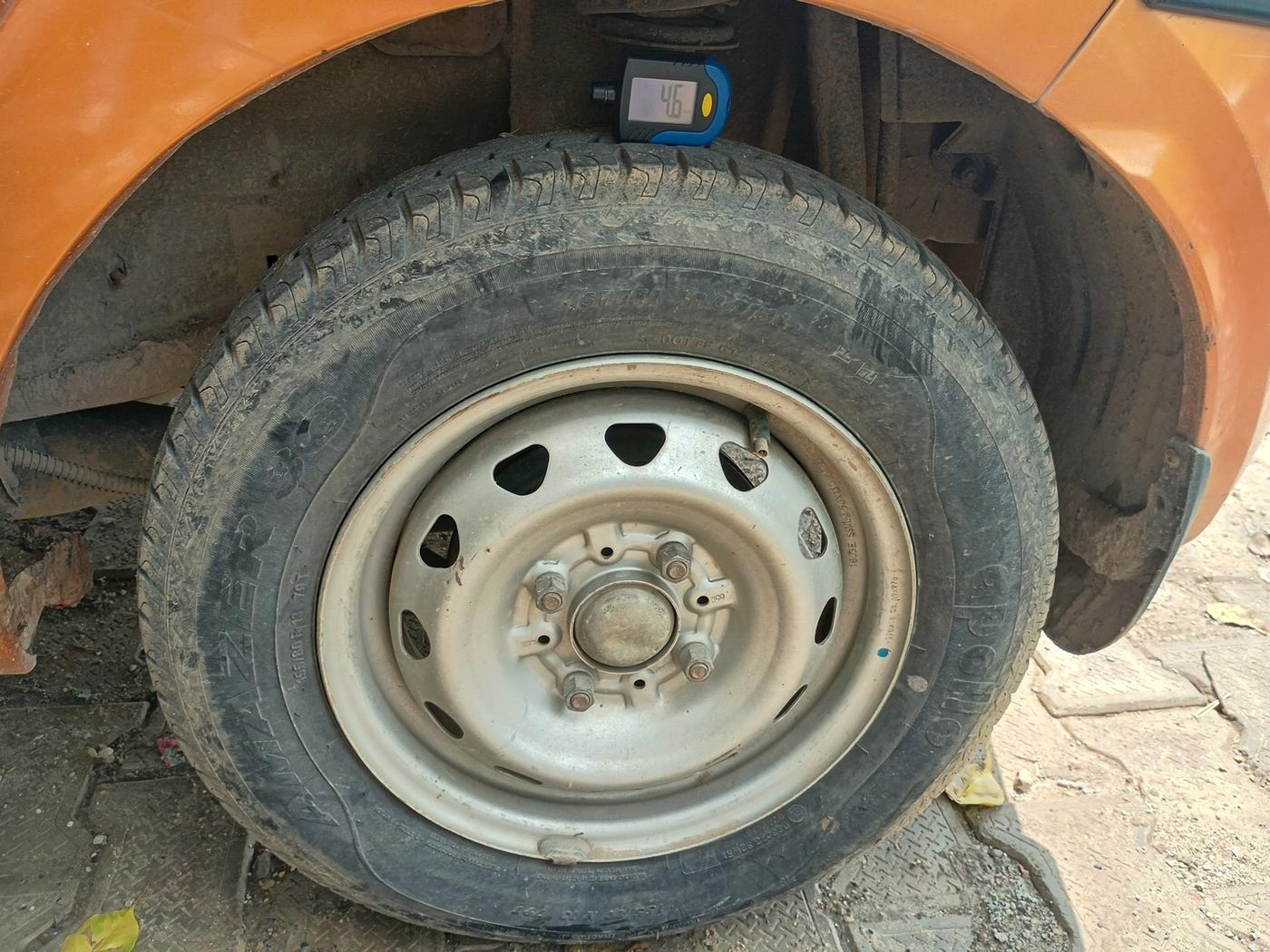 2018 Tata Tiago XT PETROL, Petrol, Manual, 66,800 km, tyre