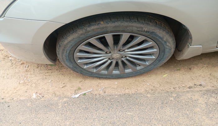 2017 Maruti Ciaz ALPHA  AT 1.4  PETROL, Petrol, Automatic, 1,87,604 km, tyre