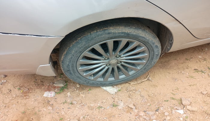2017 Maruti Ciaz ALPHA  AT 1.4  PETROL, Petrol, Automatic, 1,87,604 km, tyre