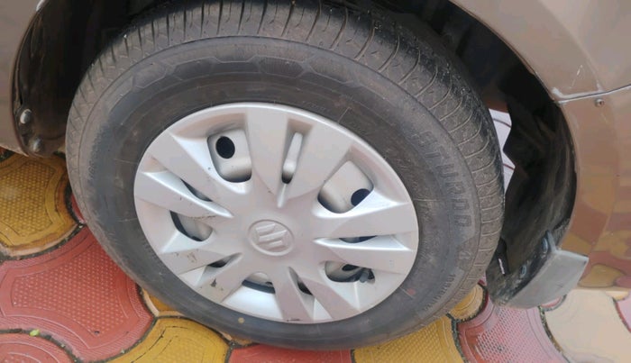 2015 Maruti Swift Dzire LDI, Diesel, Manual, 73,863 km, tyre
