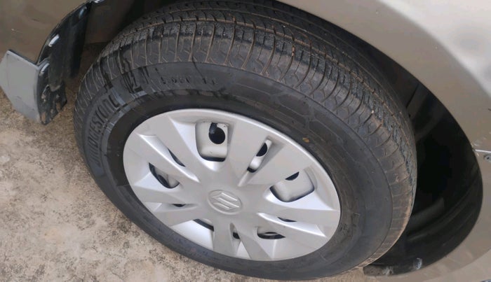 2015 Maruti Swift Dzire LDI, Diesel, Manual, 73,863 km, tyre