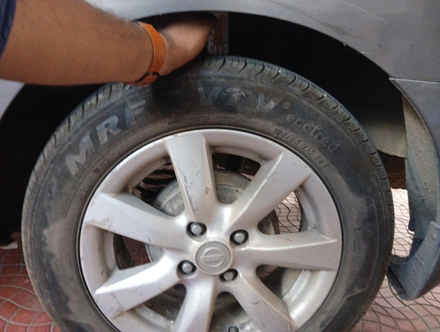 2011 Nissan Sunny XV PETROL, Petrol, Manual, 1,10,494 km, tyre