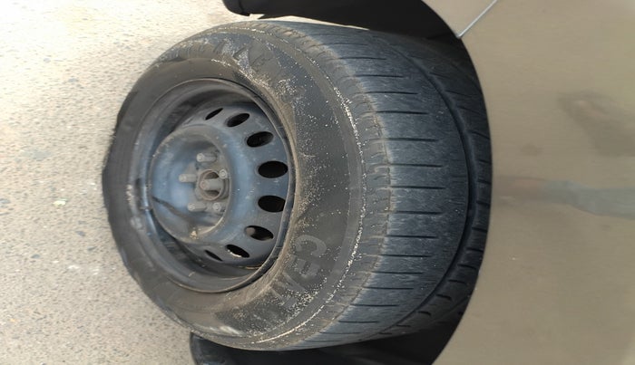 2020 Maruti Ertiga VXI SHVS, Petrol, Manual, 76,364 km, tyre