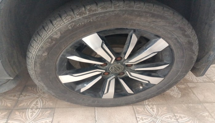 2020 MG HECTOR SHARP 1.5 DCT PETROL, Petrol, Automatic, 1,06,689 km, tyre