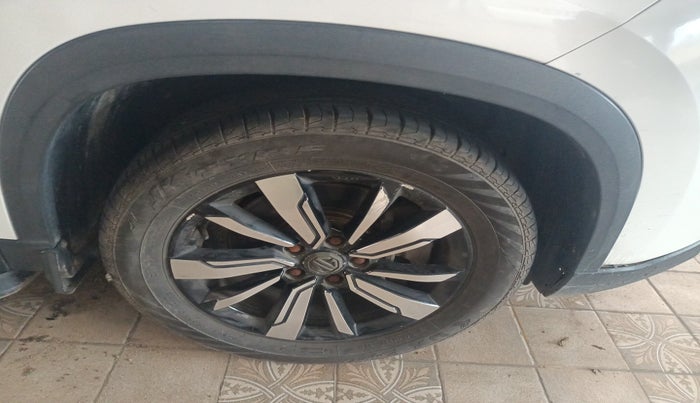2020 MG HECTOR SHARP 1.5 DCT PETROL, Petrol, Automatic, 1,06,689 km, tyre