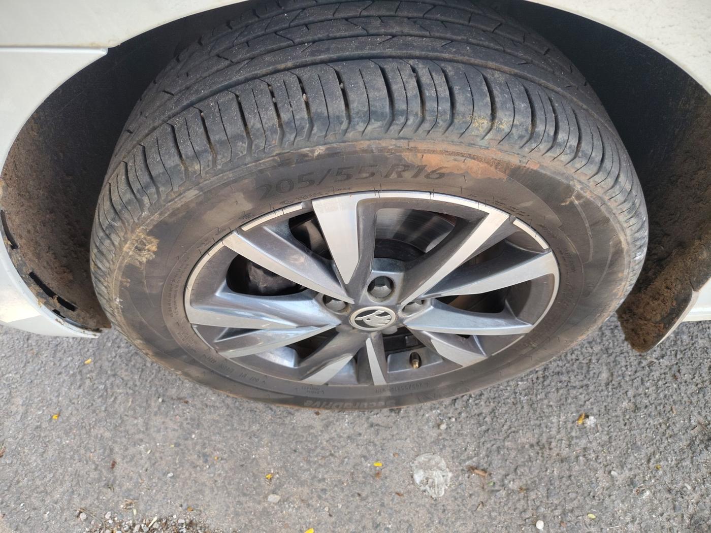 2024 Skoda SLAVIA STYLE 1.0L TSI AT, Petrol, Automatic, 15,50,000 km, tyre