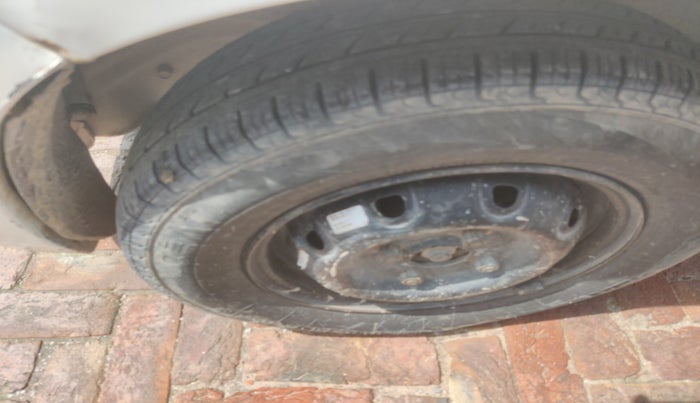 2019 Maruti Alto LXI, Petrol, Manual, 1,57,804 km, tyre