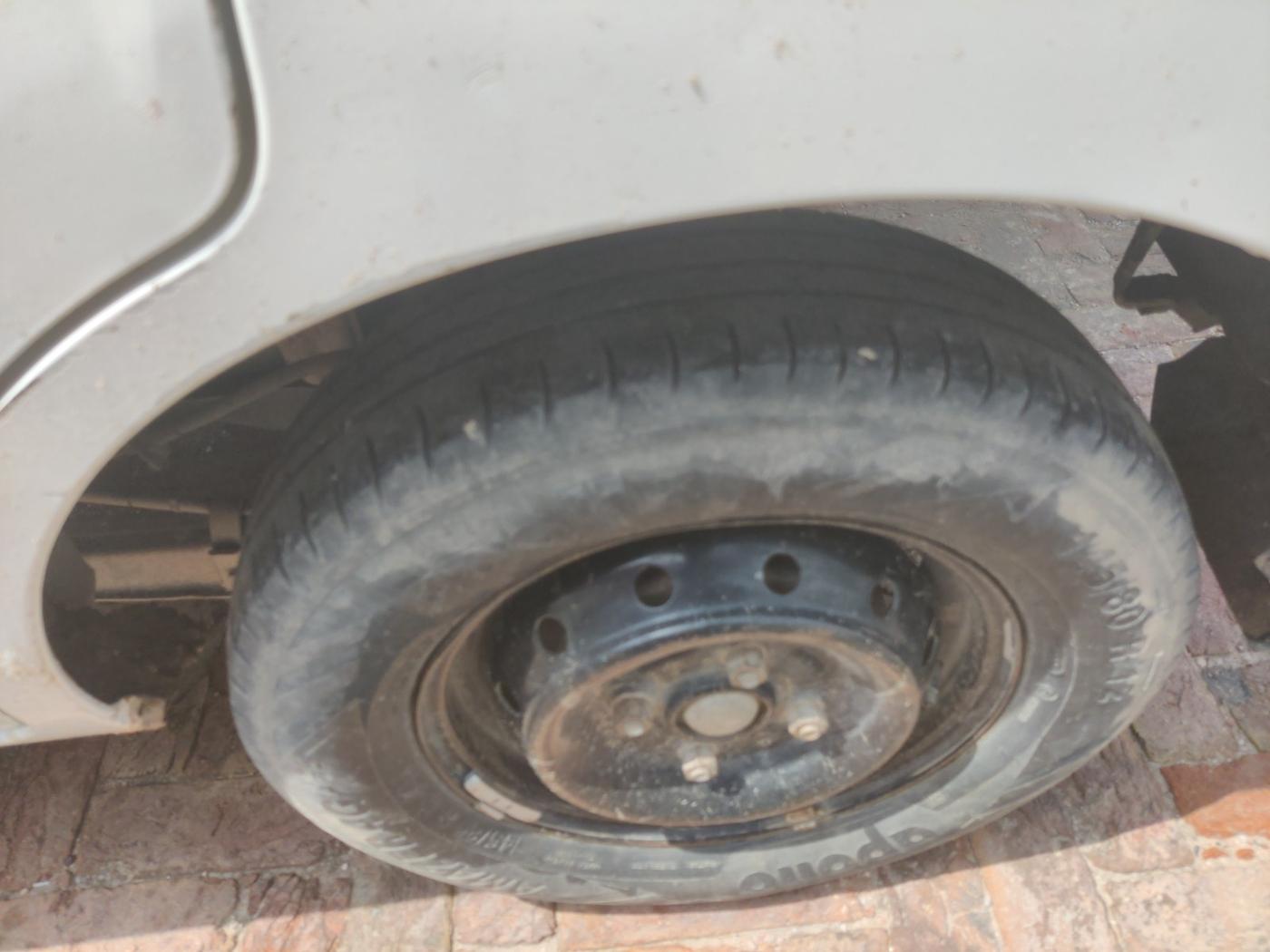 2019 Maruti Alto LXI, Petrol, Manual, 1,57,804 km, tyre