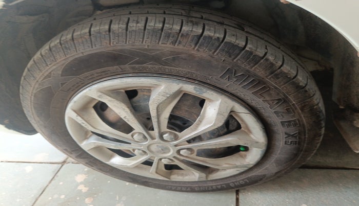 2015 Tata Bolt XMS REVOTRON, Petrol, Manual, 97,965 km, tyre