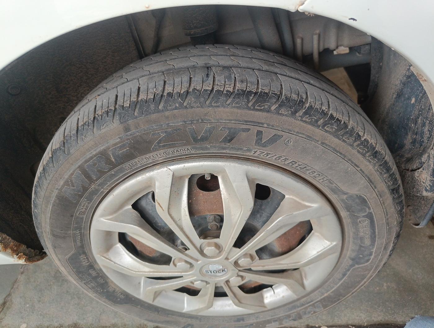 2015 Tata Bolt XMS REVOTRON, Petrol, Manual, 97,965 km, tyre