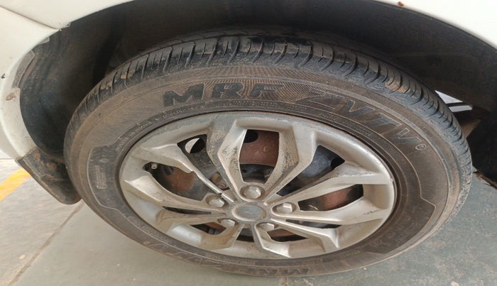 2015 Tata Bolt XMS REVOTRON, Petrol, Manual, 97,965 km, tyre
