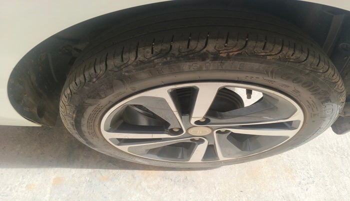 2022 Tata ALTROZ XZ PLUS PETROL, Petrol, Manual, 35,162 km, tyre
