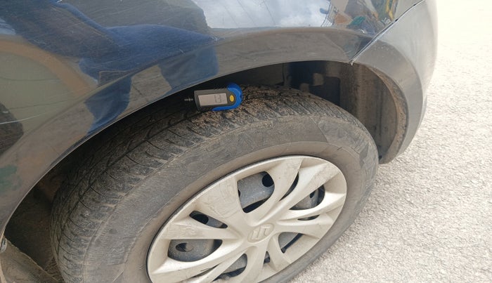 2011 Maruti Swift VXI, Petrol, Manual, 1,35,864 km, tyre