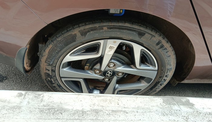 2021 Hyundai AURA SX PLUS 1.2 AMT, Petrol, Automatic, 26,011 km, tyre