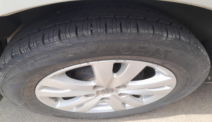2018 Maruti Ertiga ZXI+, Petrol, Manual, 30,925 km, tyre