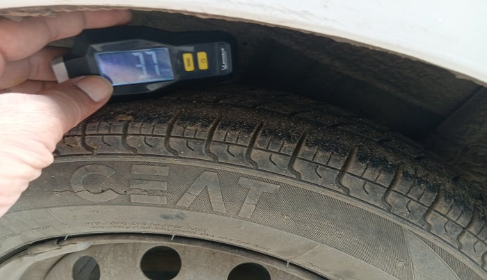 2016 Hyundai Eon ERA +, Petrol, Manual, 1,16,674 km, tyre