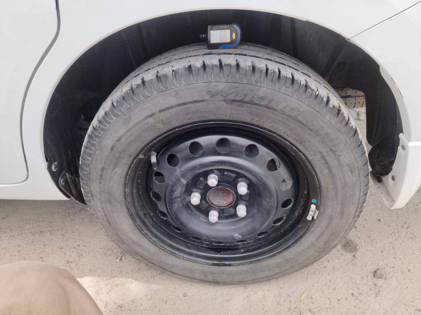 2022 Maruti Ertiga ZXI (O) CNG, Petrol, Manual, 43,000 km, tyre