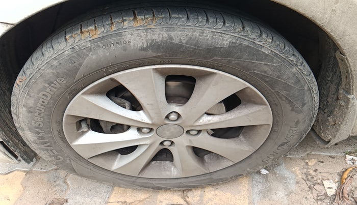 2015 Hyundai Verna FLUIDIC 4S 1.6 VTVT S, Petrol, Manual, 57,587 km, tyre