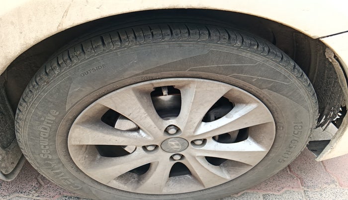 2015 Hyundai Verna FLUIDIC 4S 1.6 VTVT S, Petrol, Manual, 57,587 km, tyre