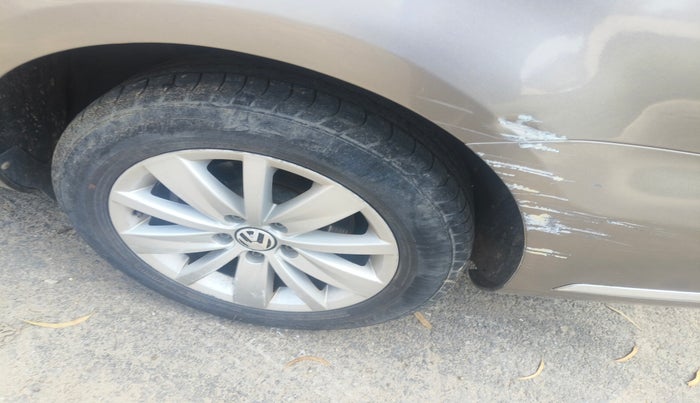 2011 Volkswagen Passat COMFORTLINE DSG, Diesel, Automatic, 1,52,601 km, tyre