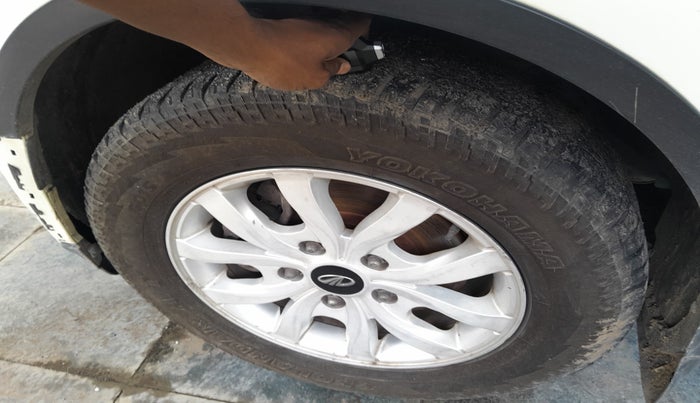 2017 Mahindra XUV500 W10, Diesel, Manual, 1,50,846 km, tyre