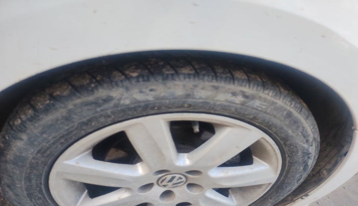 2010 Volkswagen Vento HIGHLINE DIESEL 1.6, Diesel, Manual, 1,62,590 km, tyre