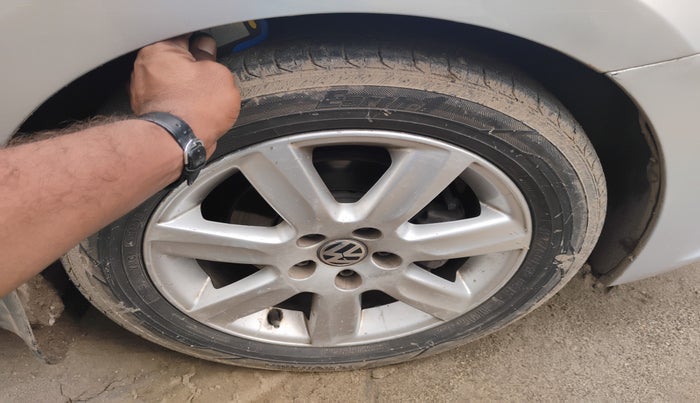 2011 Volkswagen Vento HIGHLINE DIESEL 1.6, Diesel, Manual, 1,36,147 km, tyre