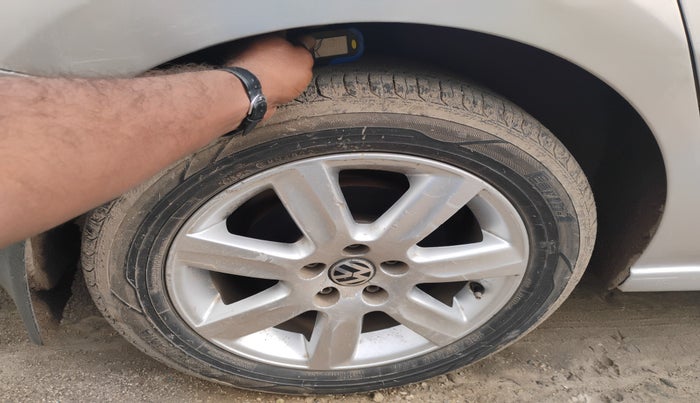 2011 Volkswagen Vento HIGHLINE DIESEL 1.6, Diesel, Manual, 1,36,147 km, tyre