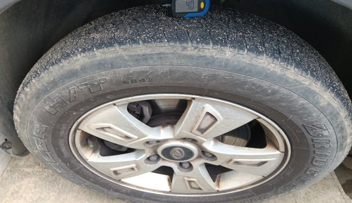 2012 Mahindra XUV500 W8, Diesel, Manual, 1,38,714 km, tyre