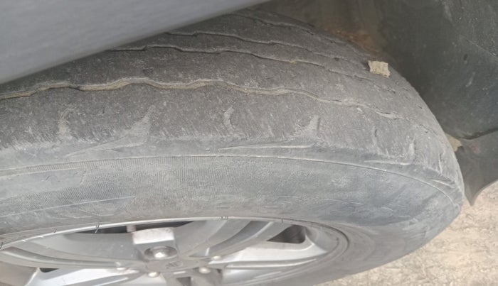 2020 Mahindra TUV300 T10, Diesel, Manual, 76,145 km, tyre