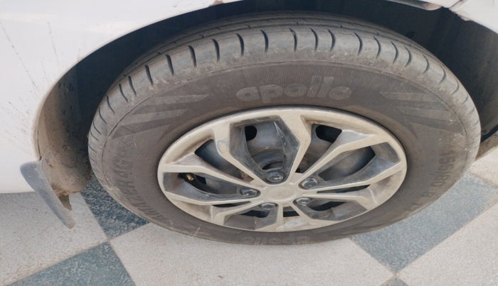 2016 Datsun Redi Go A, Petrol, Manual, 6,16,688 km, tyre
