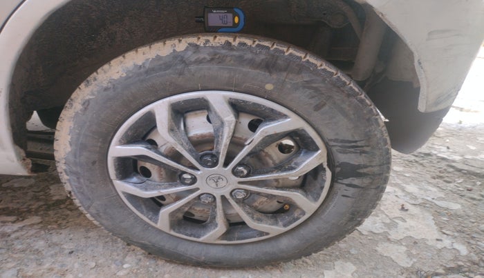 2011 Maruti Wagon R 1.0 LXI, Petrol, Manual, 79,170 km, tyre