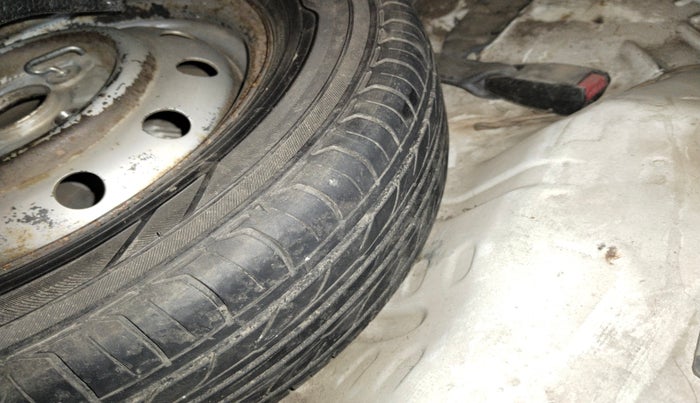 2010 Maruti Wagon R 1.0 LXI, Petrol, Manual, 1,04,578 km, tyre