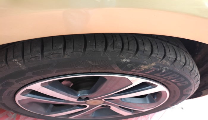 2020 Tata ALTROZ XZ PETROL, Petrol, Manual, 64,794 km, tyre