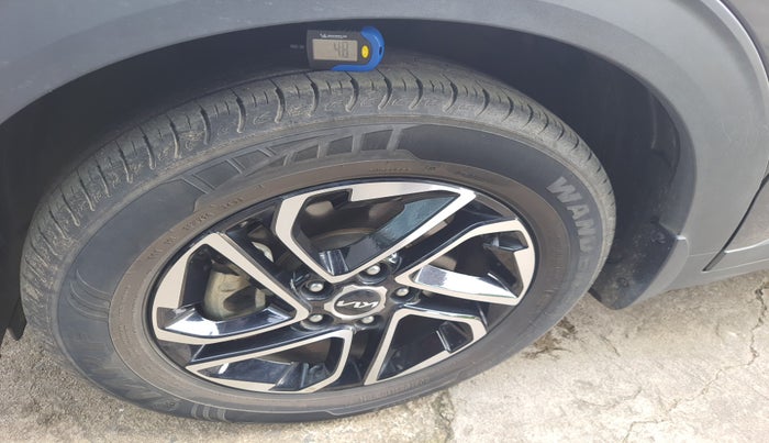 2022 KIA CARENS LUXURY PLUS 1.4 PETROL 7 STR, Petrol, Manual, 24,784 km, tyre