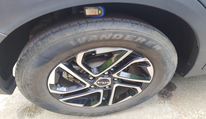 2022 KIA CARENS LUXURY PLUS 1.4 PETROL 7 STR, Petrol, Manual, 24,784 km, tyre