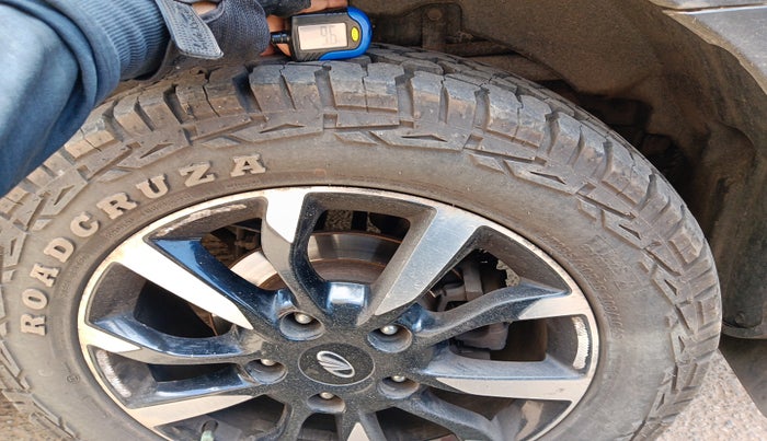 2019 Mahindra XUV500 W11 AT, Diesel, Automatic, 81,351 km, tyre