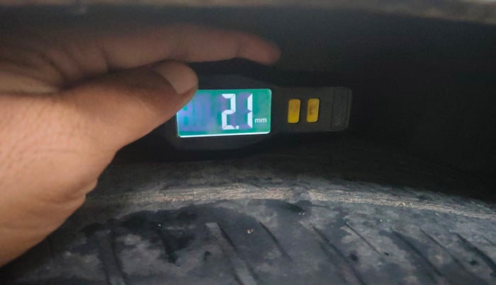 2012 Honda Brio V MT, Petrol, Manual, 81,965 km, tyre