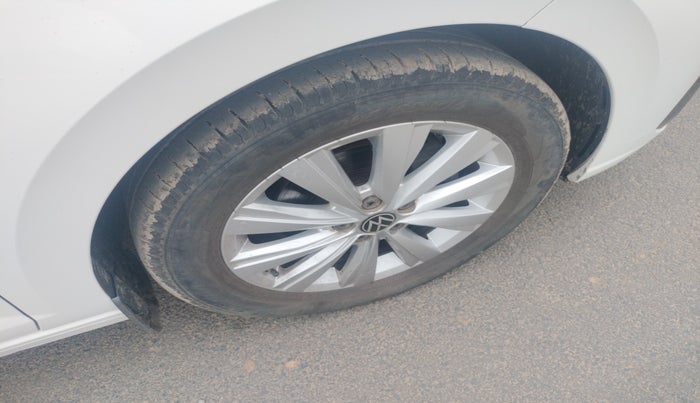 2022 Volkswagen VIRTUS HIGHLINE TSI 1.0 MT, Petrol, Manual, 30,506 km, tyre