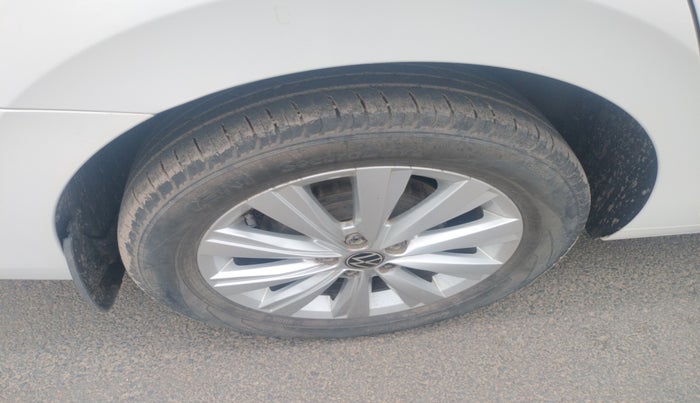 2022 Volkswagen VIRTUS HIGHLINE TSI 1.0 MT, Petrol, Manual, 30,506 km, tyre