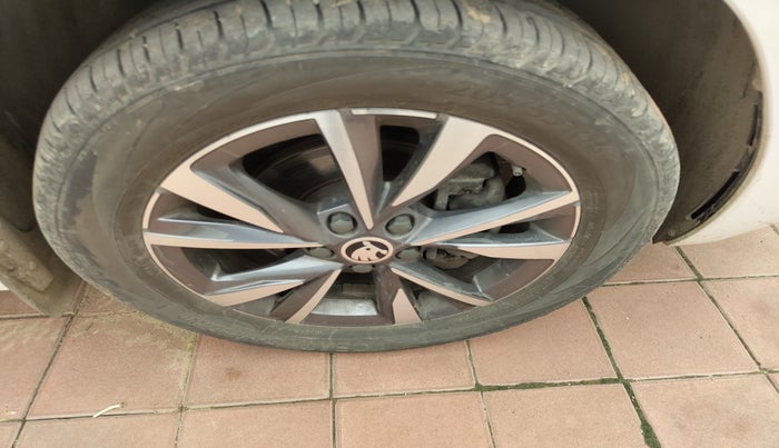 2023 Skoda SLAVIA STYLE 1.0L TSI MT, Petrol, Manual, 18,707 km, tyre