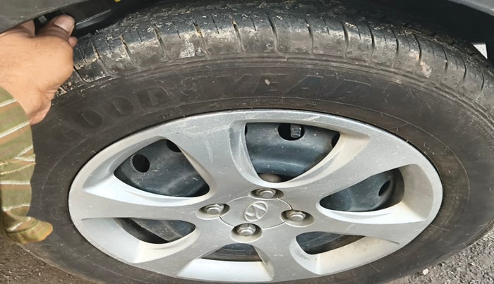 2011 Hyundai Verna FLUIDIC 1.6 VTVT EX, Petrol, Manual, 1,04,800 km, tyre