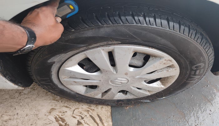 2013 Maruti Swift VDI, Diesel, Manual, 1,82,715 km, tyre