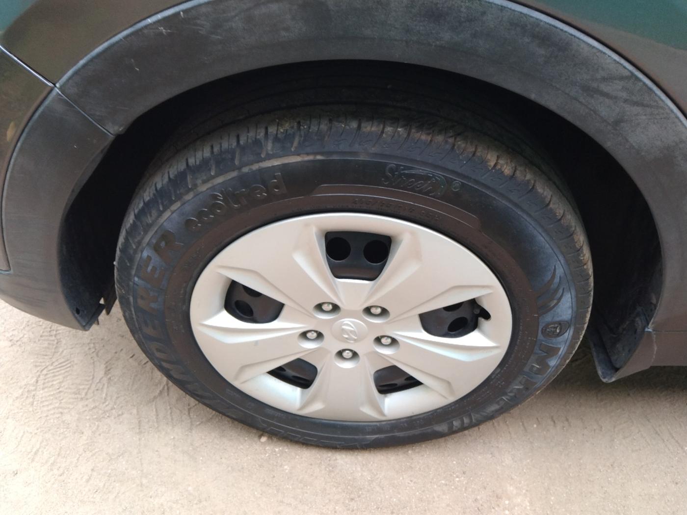 2019 Hyundai Creta E PLUS 1.6 PETROL, Petrol, Manual, 77,639 km, tyre