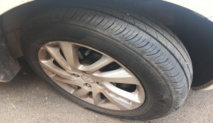 2013 Maruti Swift ZDI, Diesel, Manual, 1,40,903 km, tyre