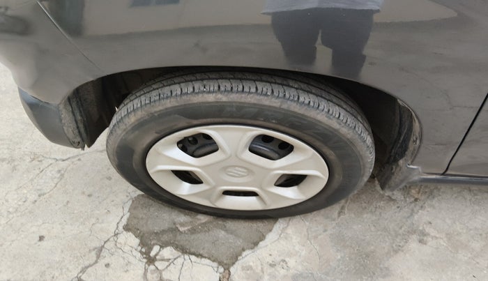2022 Maruti S PRESSO VXI CNG, Petrol, Manual, 26,378 km, tyre