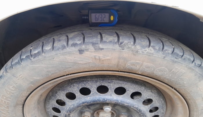 2013 Nissan Micra XL DIESEL, Diesel, Manual, 1,28,117 km, tyre